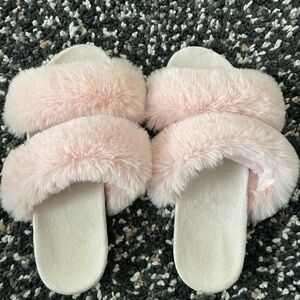 Loft light pink fur slippers